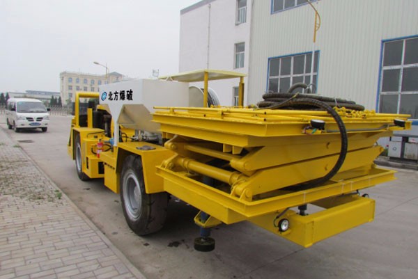 隧道用乳化炸药装填车