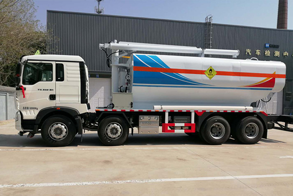 NCHA-15G数字化系列铵油炸药现场混装车(高架螺旋)